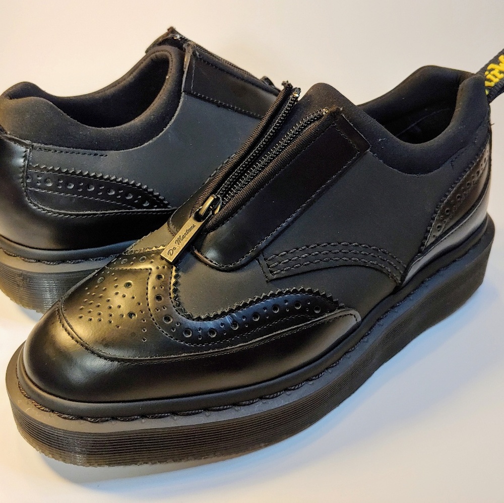 Doc Martens AirWair RESNIK Black Leather Wmn Sz 8